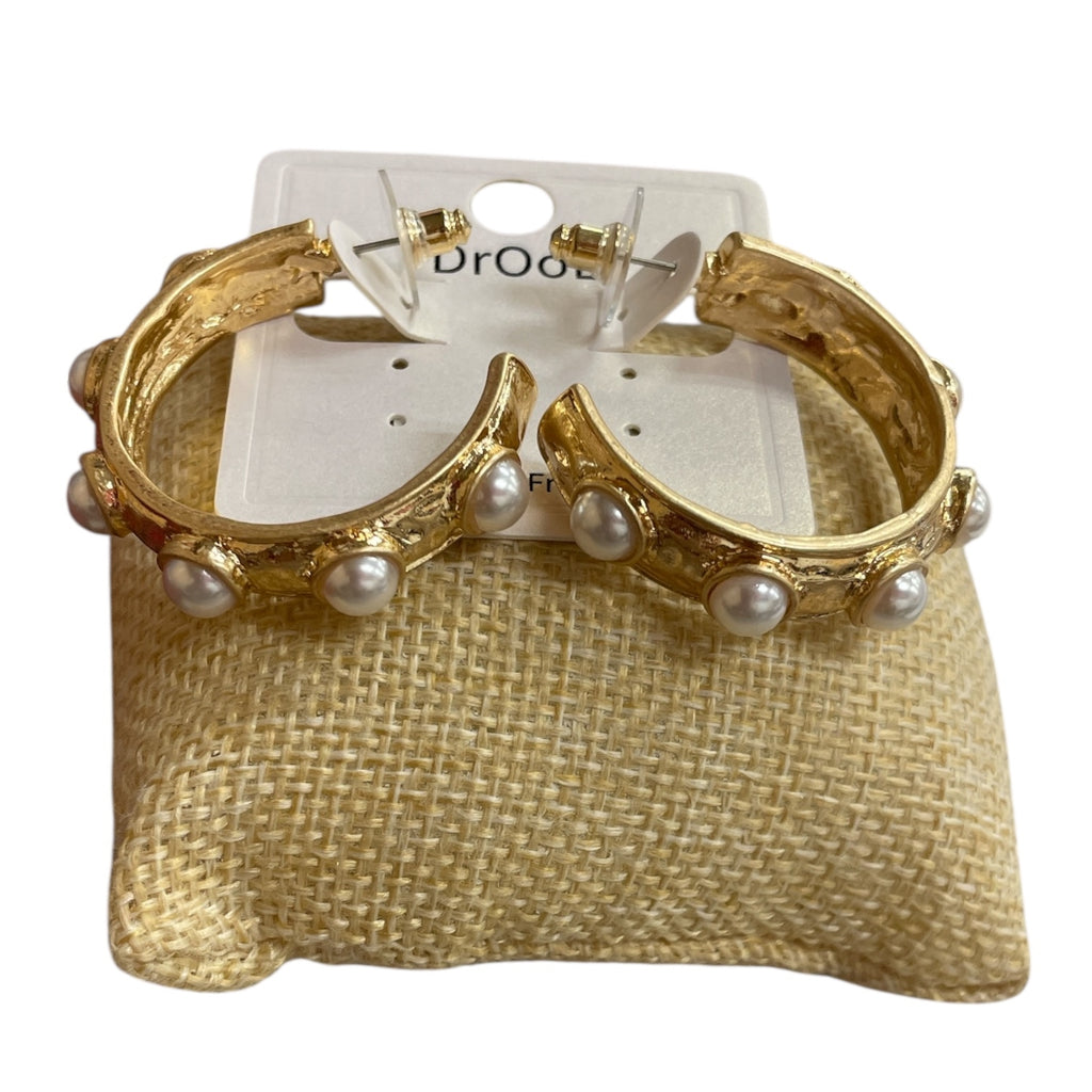 MATTE GOLD OPEN HOOP EARRINGS