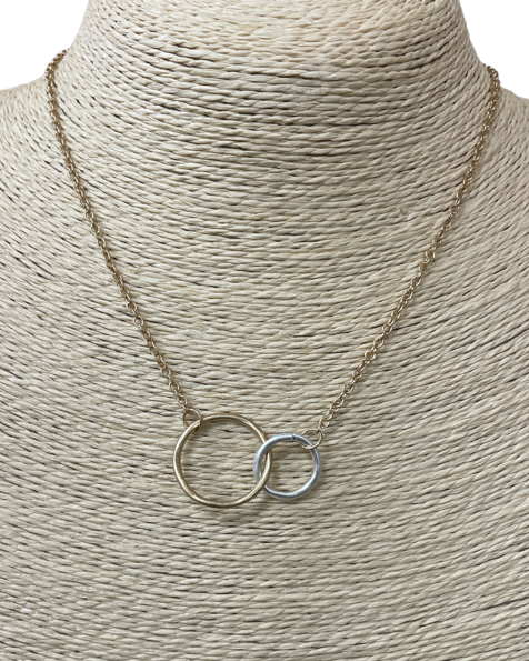 TWO TONE CIRCLE SHORT NECKLACE