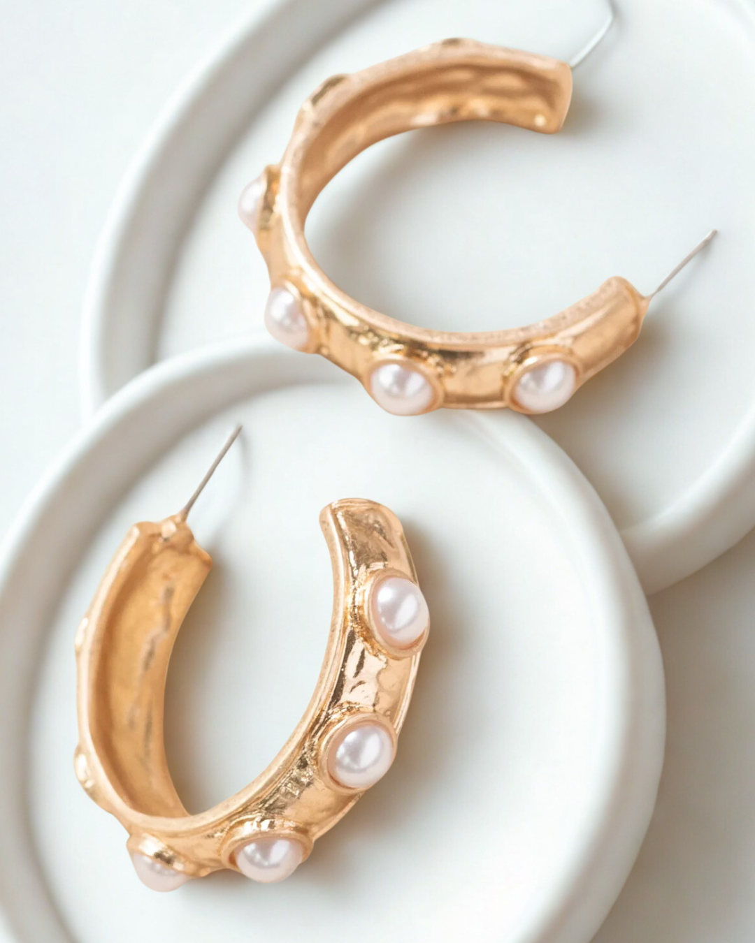 MATTE GOLD OPEN HOOP EARRINGS
